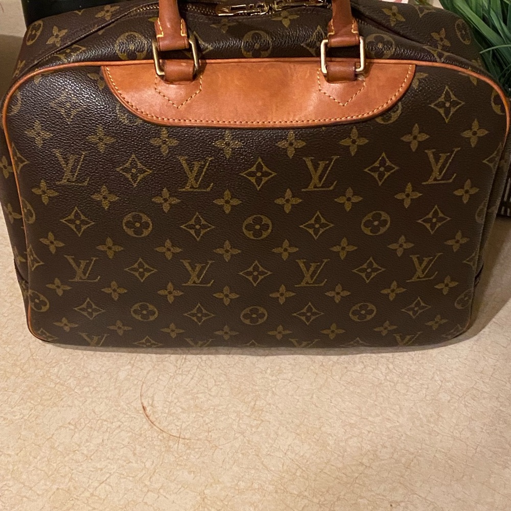Authentic Louis Vuitton Monogram Canvas Deauville Handbag